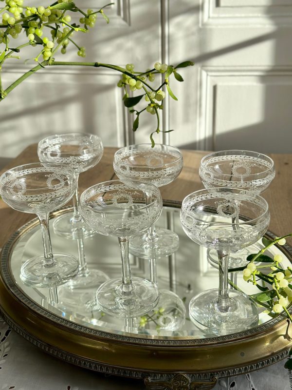 Suite de 6 coupes de champagne anciennes, cristal Saint Louis, modèle Madrid