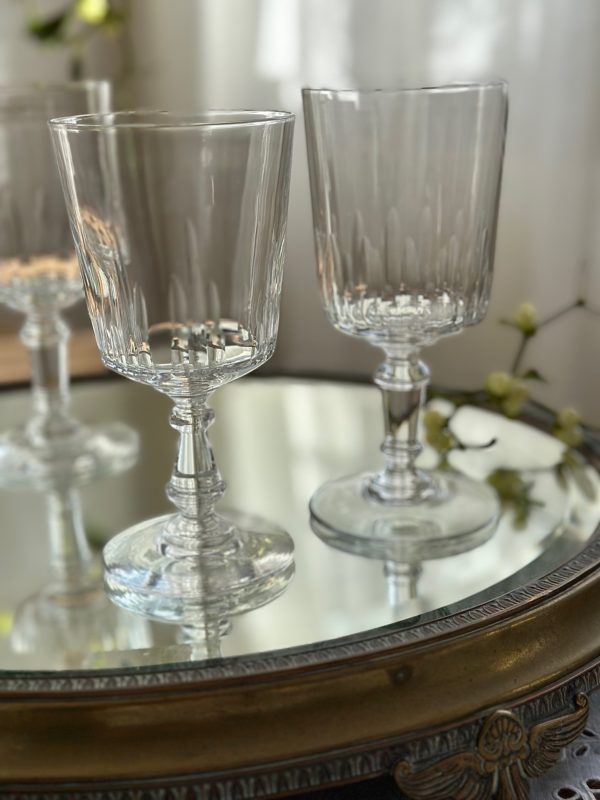 Suite de 6 verres anciennes à eau/ vin, en cristal Baccarat , dépareillés – Image 6