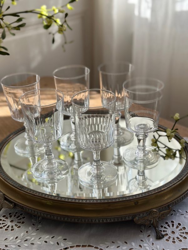 Suite de 6 verres anciennes à eau/ vin, en cristal Baccarat , dépareillés – Image 7