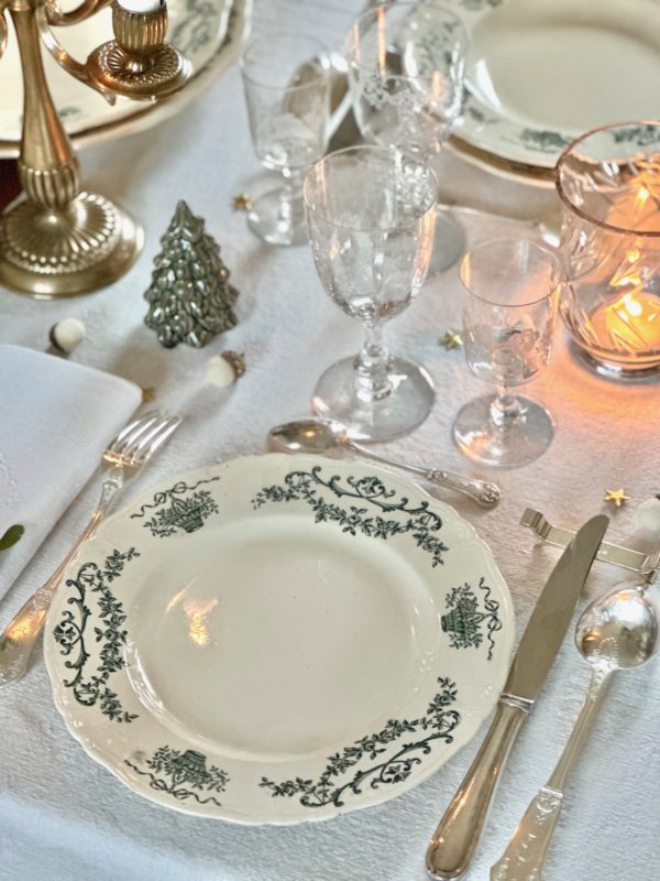 Suite de 6 assiettes plates Longchamp modèle Choiseul, couleur verte – Image 2