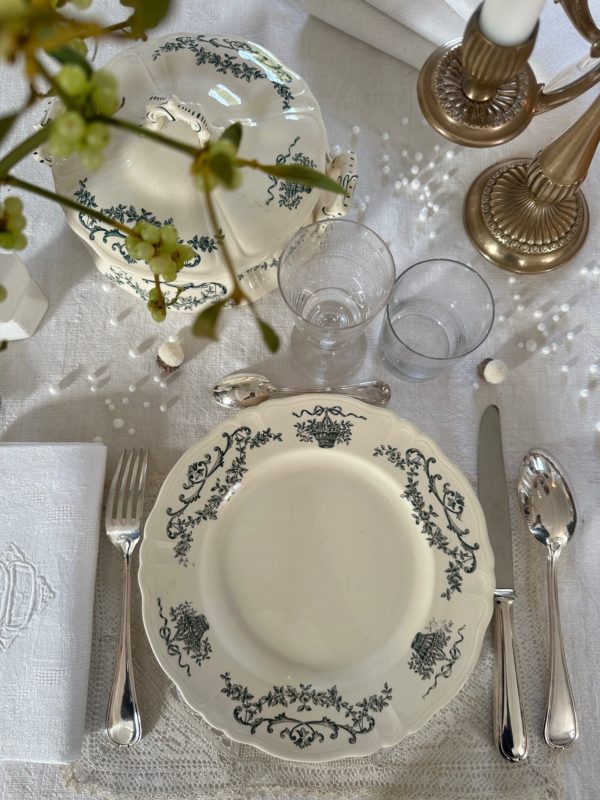 Suite de 6 assiettes plates Longchamp modèle Choiseul, couleur verte – Image 5