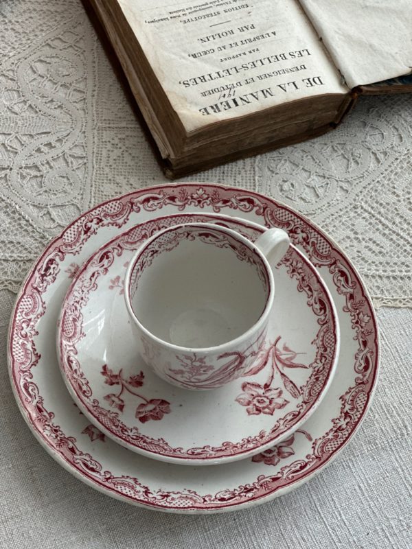 Ensemble tasse à café, sous-tasse et une petite assiette Sarreguemines Fontange – Image 3