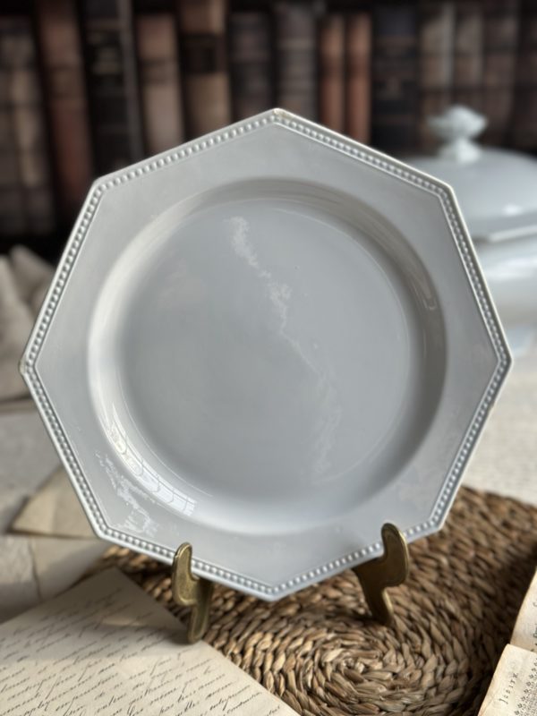 2. Assiette plate octogonale Montereau perle, bleuté  - début XIXème