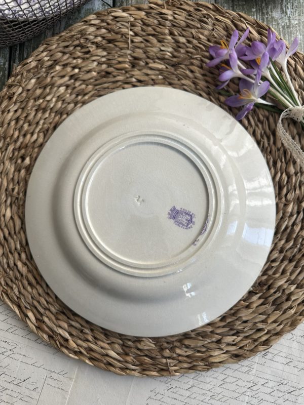 VI. Rare assiette plate Gien modèle Hortensia, tons violet/mauve – Image 2