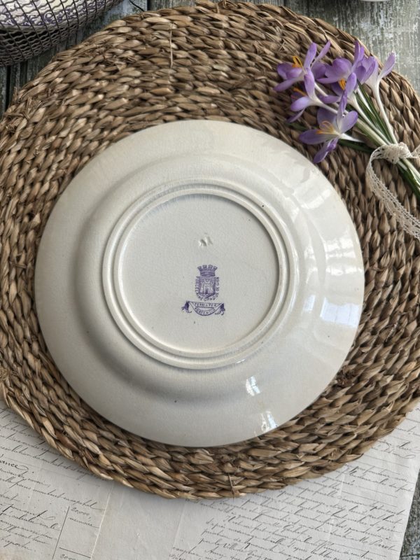 IV. Rare assiette plate Gien modèle Hortensia, tons violet/mauve – Image 2