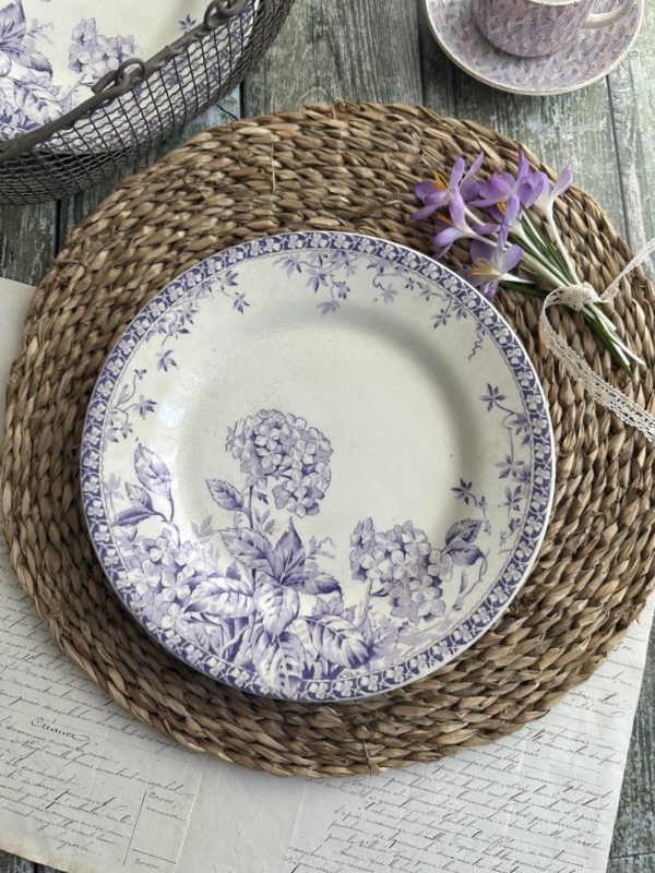 I. Rare assiette plate Gien modèle Hortensia, tons violet/mauve