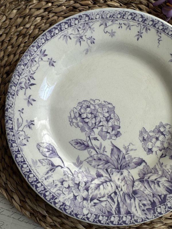 III. Rare assiette plate Gien modèle Hortensia, tons violet/mauve – Image 2