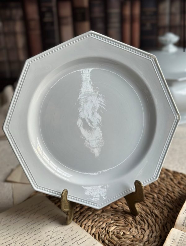 Réservé - Suite de 6 assiettes plates octogonales Montereau perle, bleuté - début XIXème – Image 5