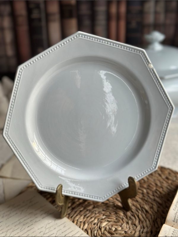 Réservé - Suite de 6 assiettes plates octogonales Montereau perle, bleuté - début XIXème
