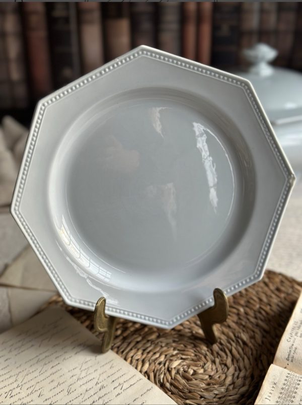 Réservé - Suite de 6 assiettes plates octogonales Montereau perle, bleuté - début XIXème – Image 3