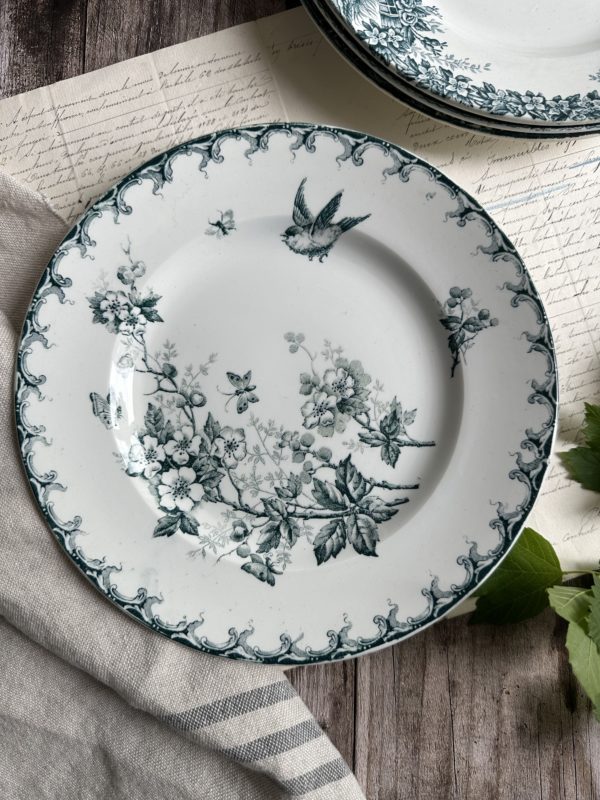 III. Suite de 6 assiettes plates dépareillées – Image 3