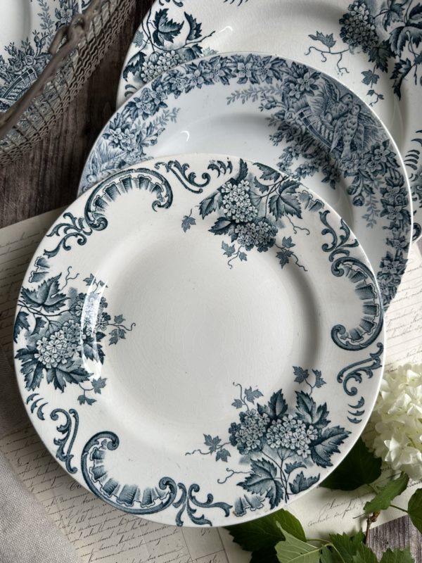 I. Suite de 6 assiettes plates dépareillées – Image 3