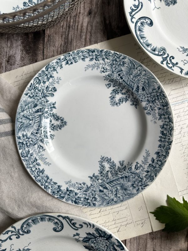 I. Suite de 6 assiettes plates dépareillées – Image 5