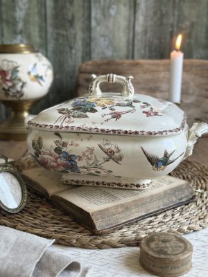 Petite soupière, légumier polychrome Choisy le Roi modèle Sce Français pour E. Bourgeois