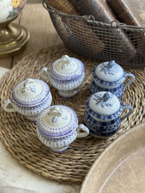Réservé - Suite de 5 pots à crème
