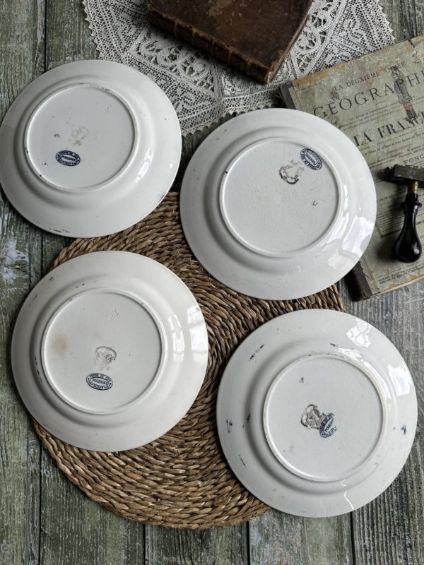 Suite de 4 petites assiettes plates terre de fer Nimy, modèle Poussins – Image 6