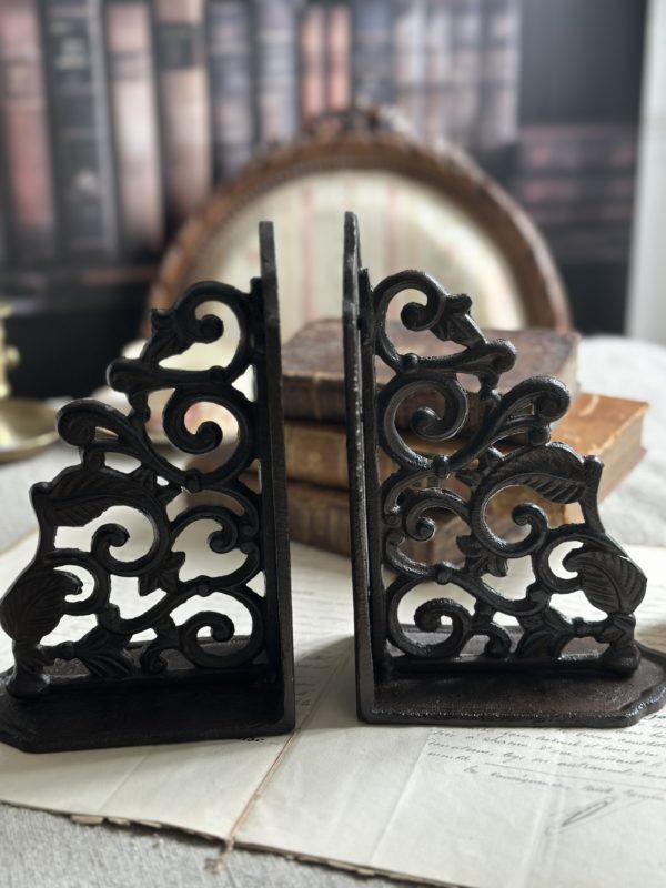 Paire de serre-livres en fonte – Image 2