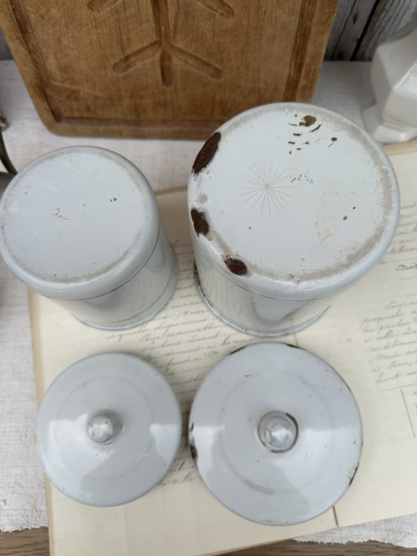 Deux pots à épices anciens en métal "Café" et "Farine" – Image 6
