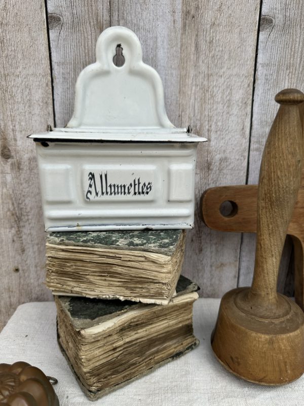 Boîte ancienne à allumettes en tôle émaillée – Image 2