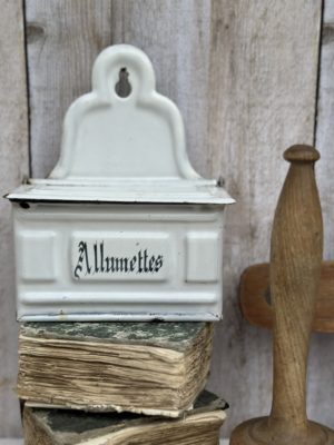 Boîte ancienne à allumettes en tôle émaillée