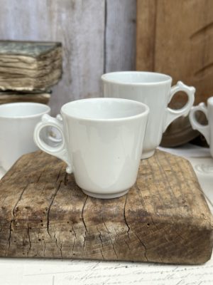 Petite tasse ancienne bistro, à café