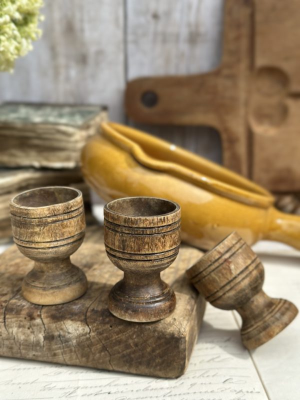 Trois coquetiers anciens en bois – Image 2