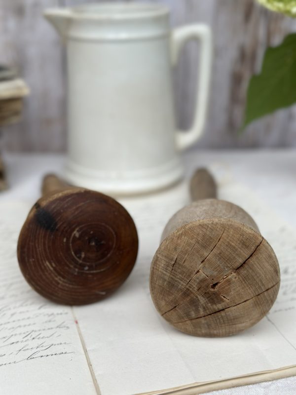 Deux pillons anciens en bois – Image 2