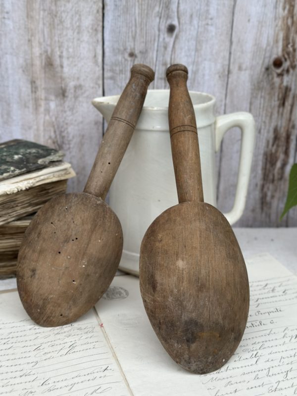 Deux grandes cuillères anciennes en bois – Image 2