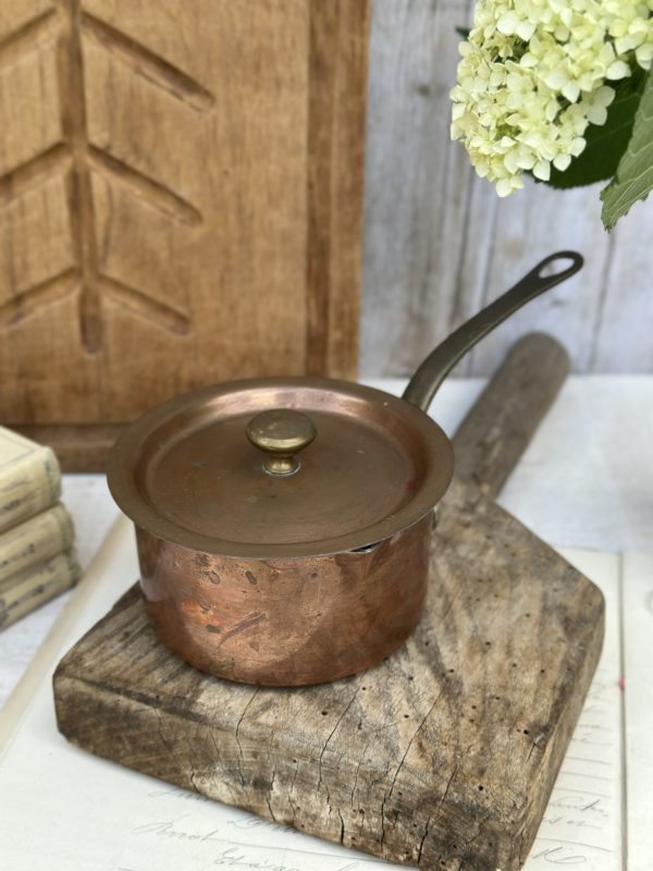 Petite casserole avec un bec verseur pour sauces, crèmes - Atelier du Cuivre – Image 3