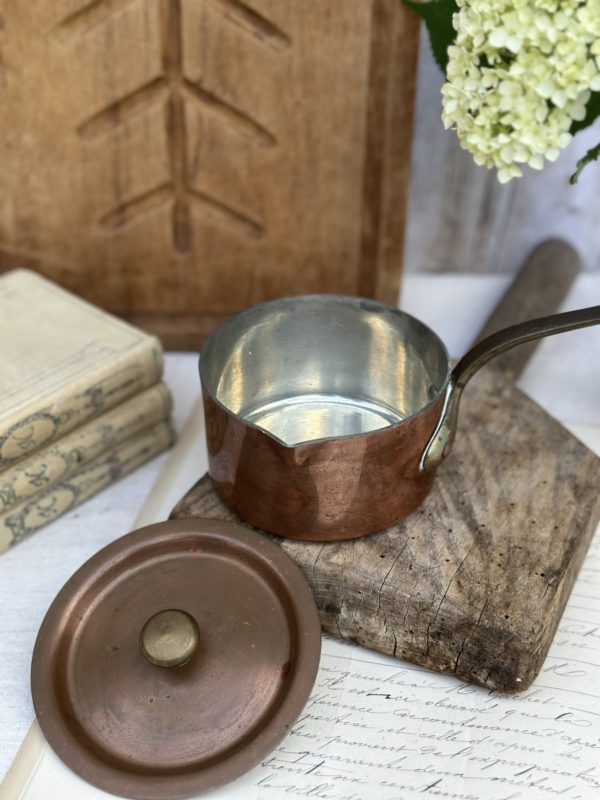 Petite casserole avec un bec verseur pour sauces, crèmes - Atelier du Cuivre – Image 4