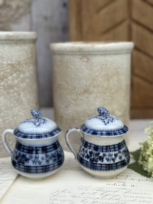 Réservé J - 2 petits pots à crème terre de fer