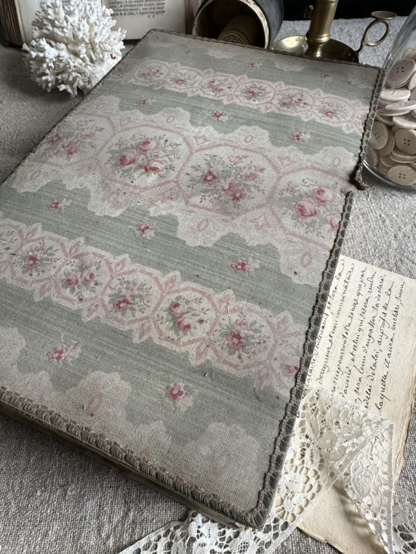 IV. Boîte à couture ancienne recouverte du tissu – Image 6