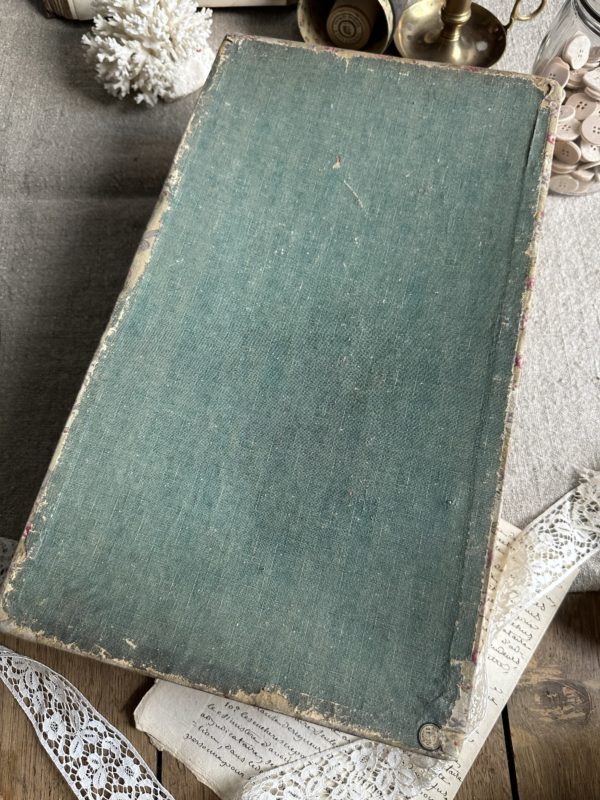 VI. Grande boîte à couture ancienne recouverte du tissu – Image 6