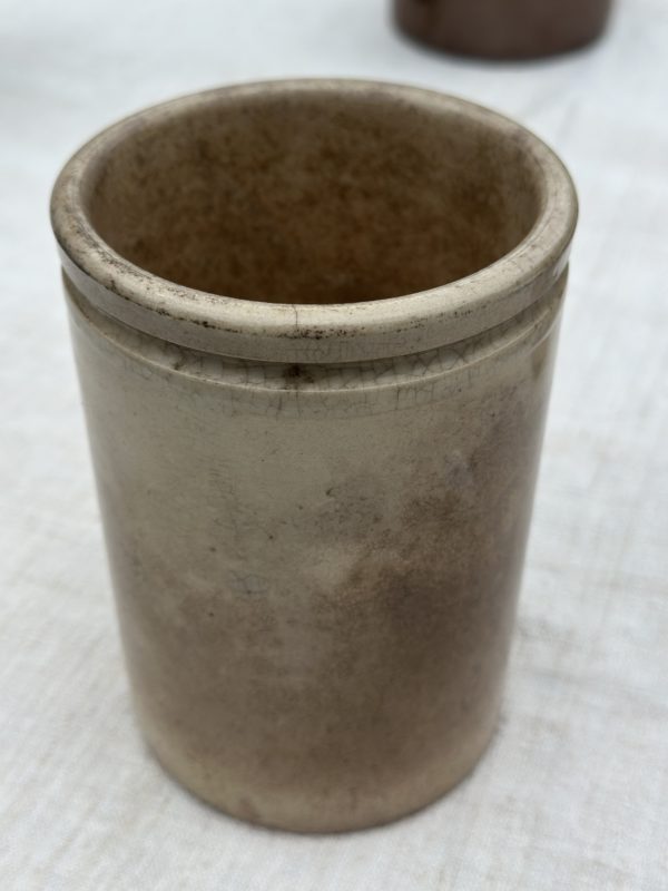 Réservé - dessous du plat Gien, pot à graisse Lunéville, 2 pots à anses – Image 3