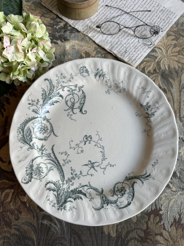 I. Plat piédouche Gien modèle Rinceaux – Image 3