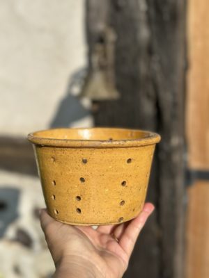Jolie faisselle jaune