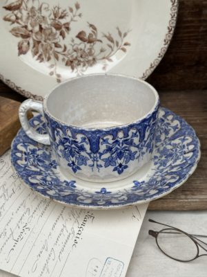 Grande tasse à chocolat et sa sous-tasse Choisy le Roi modèle Madrid