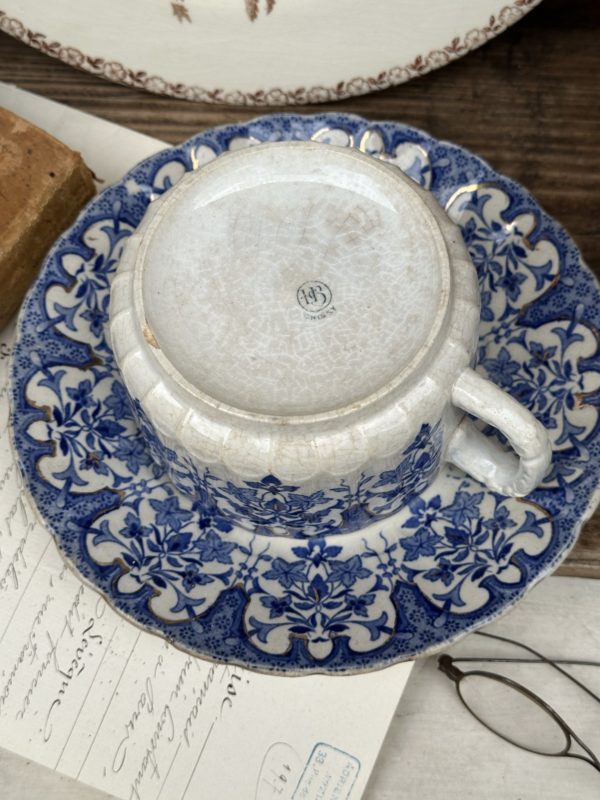 Grande tasse à chocolat et sa sous-tasse Choisy le Roi modèle Madrid – Image 5
