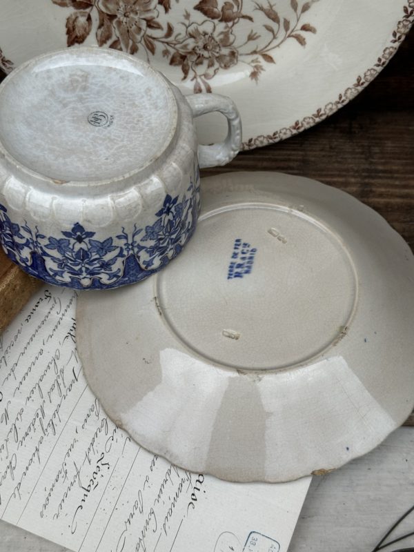Grande tasse à chocolat et sa sous-tasse Choisy le Roi modèle Madrid – Image 6