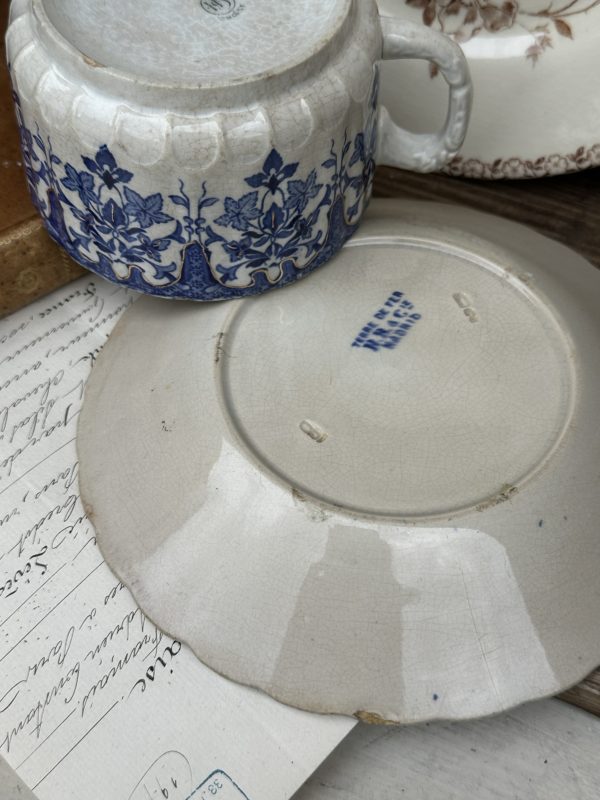 Grande tasse à chocolat et sa sous-tasse Choisy le Roi modèle Madrid – Image 7