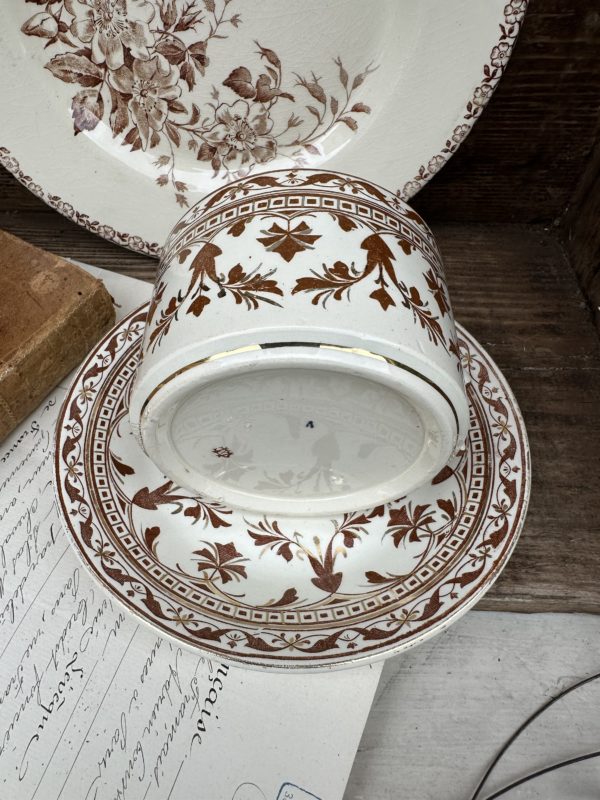 Grande tasse à chocolat et sa sous-tasse Creil et Montereau – Image 3