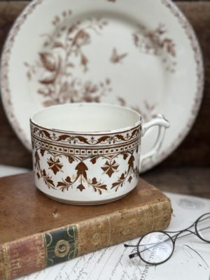 Grande tasse à chocolat Creil et Montereau