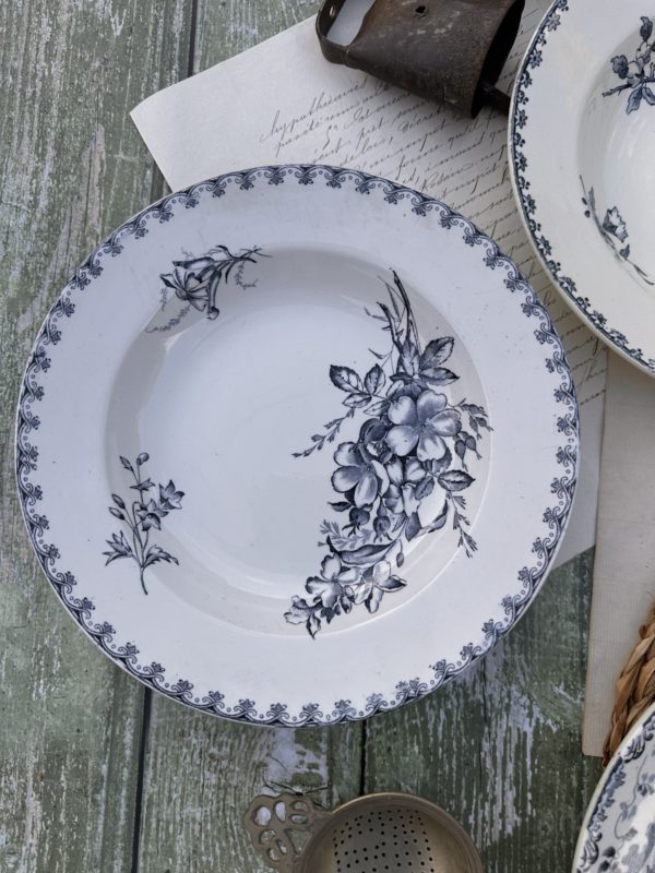 Suite de 6 assiettes creuses dépareillées bleues – Image 7