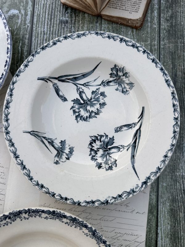 Suite de 6 assiettes creuses dépareillées bleues – Image 2