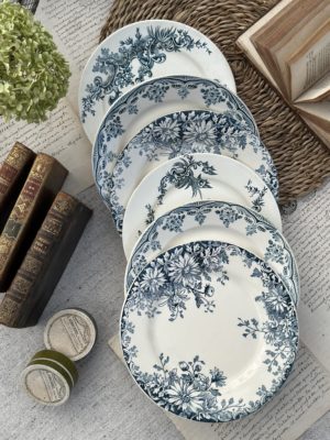 I. Suite de 6 assiettes à dessert dépareillées