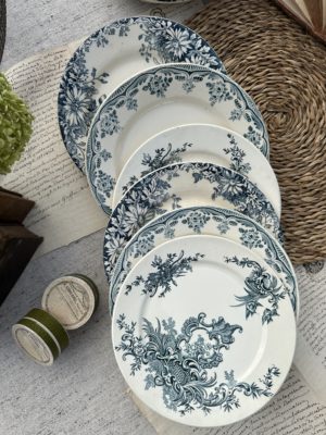 II. Suite de 6 assiettes à dessert dépareillées