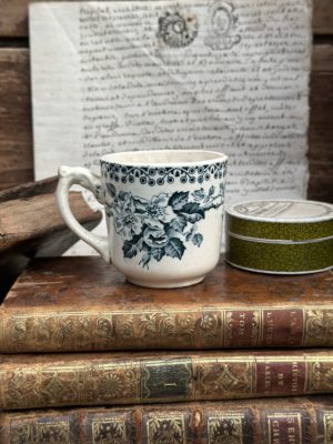 I. Tasse à café St Amand et Hamage modèle Guadeloupe