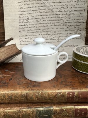 Petit moutardier en porcelaine A. Hache & Cie Vierzon - XIXème - avec sa cuillère 