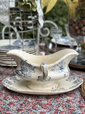 Saucière Creil et Montereau modèle Tulipes