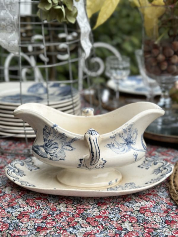 Saucière Creil et Montereau modèle Tulipes